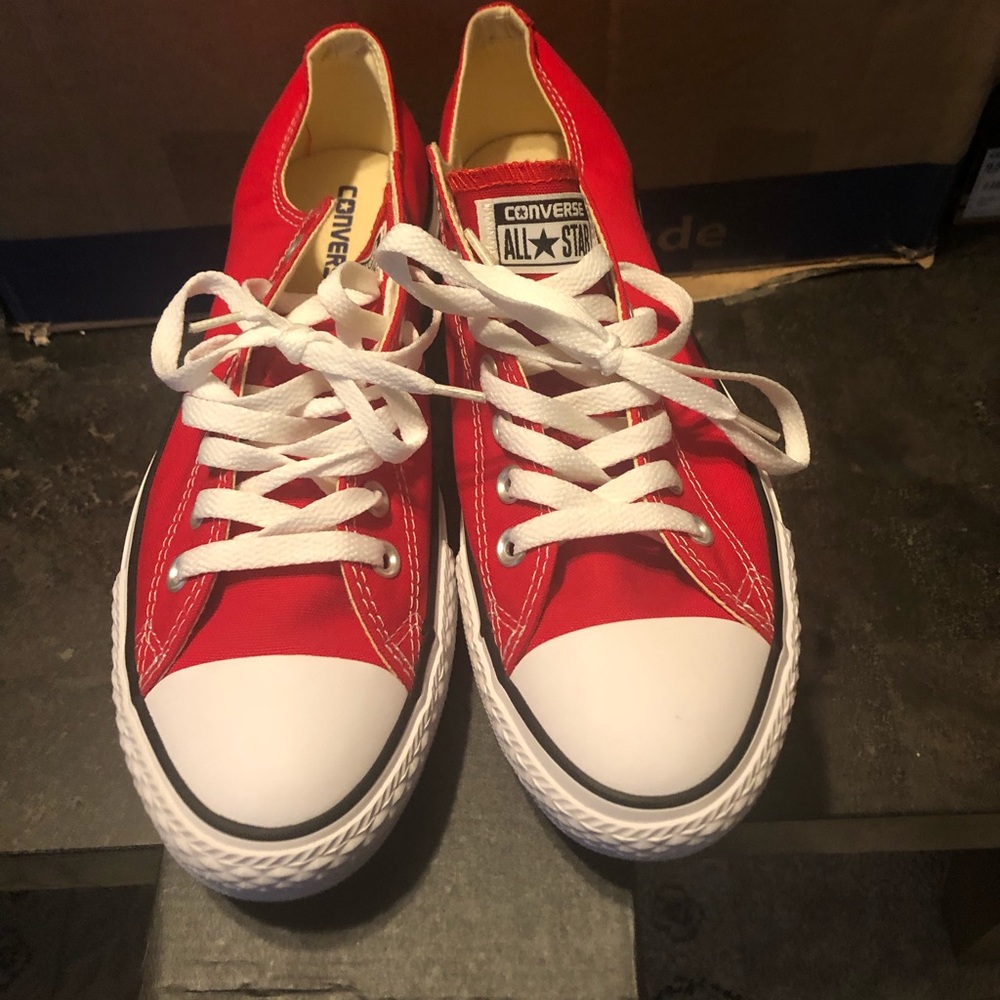 Chuck Taylor’s low tops 9.5